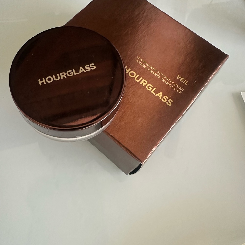 Hourglass Veil Translucent Setting Powder - Silver and Black